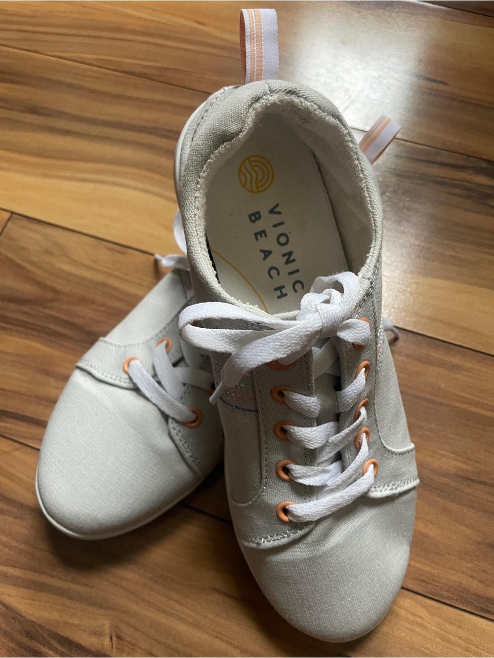 Vionic Beach Canvas Sneakers  in Cream with Peach Eyelets women’s size 7.5